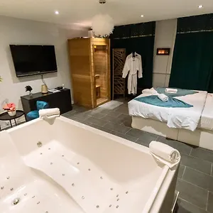 appartement-cosy-avec-jacuzzi-spa-sauna-privatifs.hotels-rhonealpes.com/